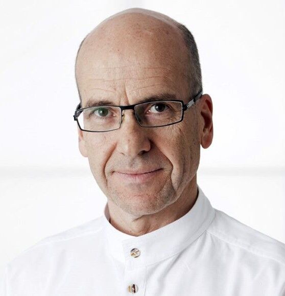 Doctor rheumatologist Йордан Николов